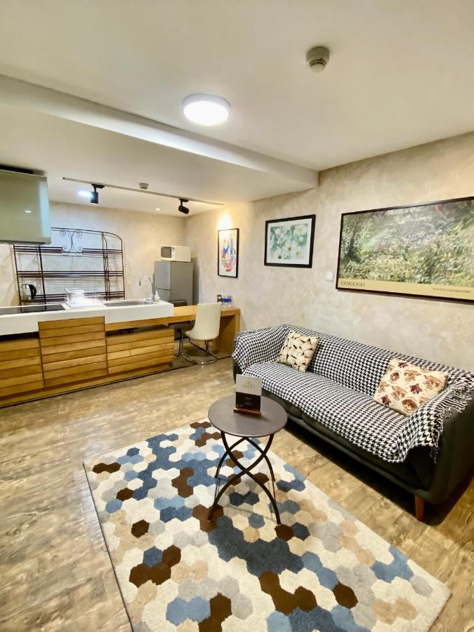 Khách sạn hẻo lánh The Palmian Center Serviced TP. Hồ Chí Minh