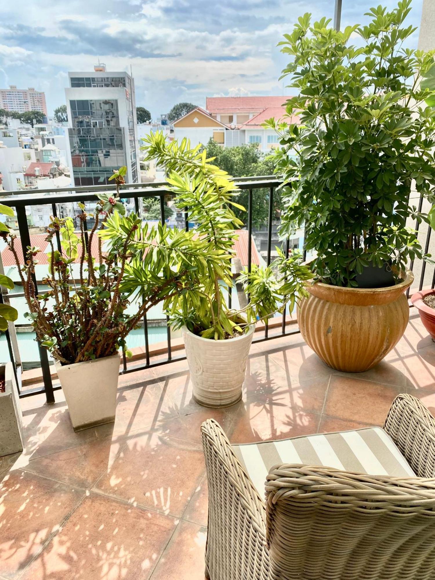 The Palmian Center Serviced Khách sạn hẻo lánh *